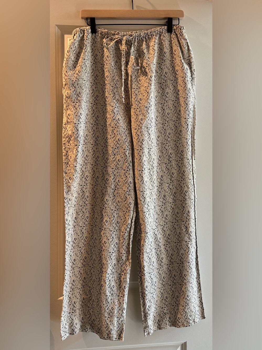 100% Silk Kim Rogers Cream and Navy Printed Wide Leg Pull On Pants